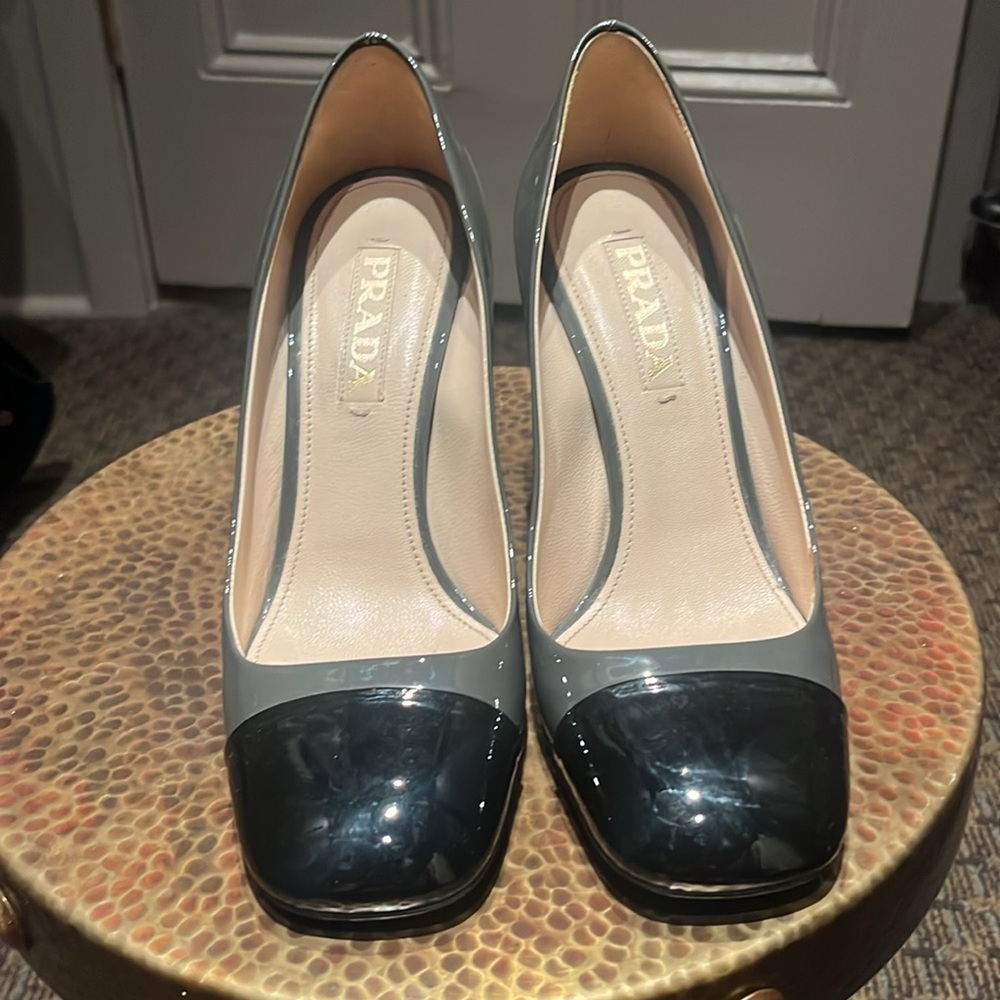 🎉 HOST PICK 🎉 PRADA Gray and Black Women's Pumps - Picture 4 of 6